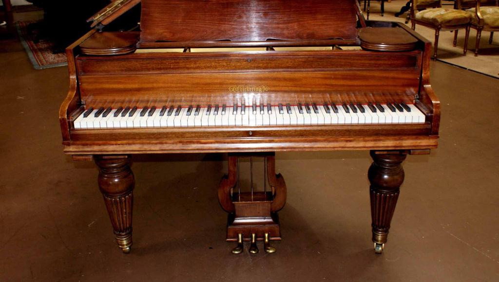 E29-1 1906 CHICKERING BABY GRAND PIANO: With bench.