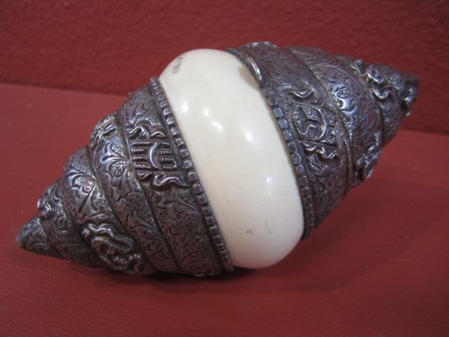 A45-22 SILVER & BONE COVERED BOX: Measures 6 1/2" wide. Estimate $400 - $600 Starting Bid $200