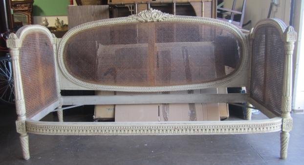 E71-1 LOUIS 16th DAYBED FRAME: Estimate $100 - $300 Starting Bid $40
