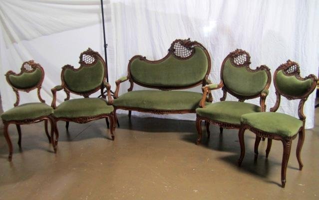 A19-6 VICTORIAN WALNUT 5 PIECE PARLOR SET: Settee with two arm chairs and two side chairs. All with rare pineapple design, with newly covered soft green mohair. Estimate $1,500 - $2,500 Starting Bid $1,000