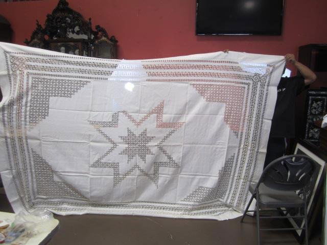 E2-1 CIRCA 1910 VICTORIAN LACE TABLE CLOTH: With original box. Over 100 years old. Measures 115" x 82". Estimate $100 - $300 Starting Bid $40