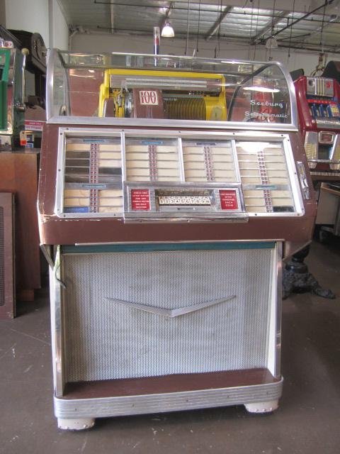 E78-2 SEEBURG JUKEBOX: Not working. Estimate $200 - $400 Starting Bid $50