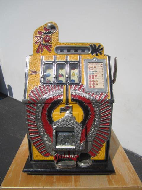 E90-1 1931 MILLS 10 CENT WAR EAGLE SLOT MACHINE: In original condition. Estimate $1,100 - $2,800 Starting Bid $700
