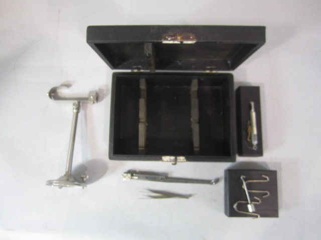 A3-10 VINTAGE GRAVITY BALANCE SCALE: Comes with original wooden box. Estimate $100 - $200 Starting Bid $40