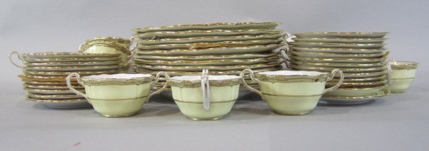 H25-13 TIFFANY & CO NEW YORK SPODE COPELAND CHINA: Total of 48 pieces. Estimate $200 - $500 Starting Bid $50