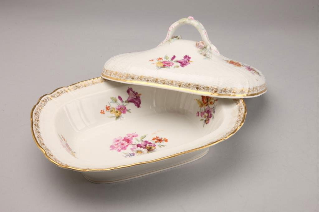 A77-7 KPM COVERED CASSEROLE DISH: Measures 11 1/4" x 9". Good condition. Estimate $50 - $100 Starting Bid $20