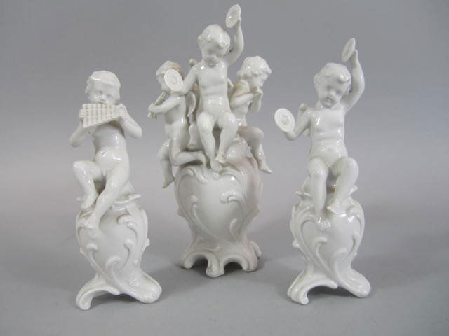 H25-34 THREE CAPODIMONTE FIGURINES: Largest measures 8 1/2" tall. Good condition. Estimate $50 - $100 Starting Bid $10