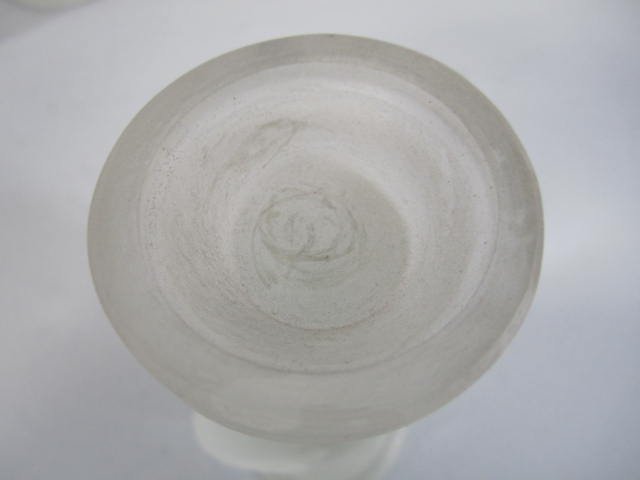 C45-31 FOUR RUSSIAN FROSTED GLASS CANDLE STICKS - 4