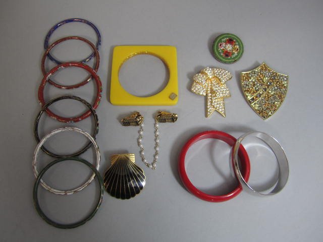 H70-58 COLLECTION OF COSTUME / DESIGNER JEWELRY: Total of 14 pieces. Including 6 cloisonne bracelets, bakelite bracelet signed "Rachel Leigh", dated Trolley Car sweater clip, micro mosaic pin, and other pieces signed Capri, Monet, Nolan Miller, and 