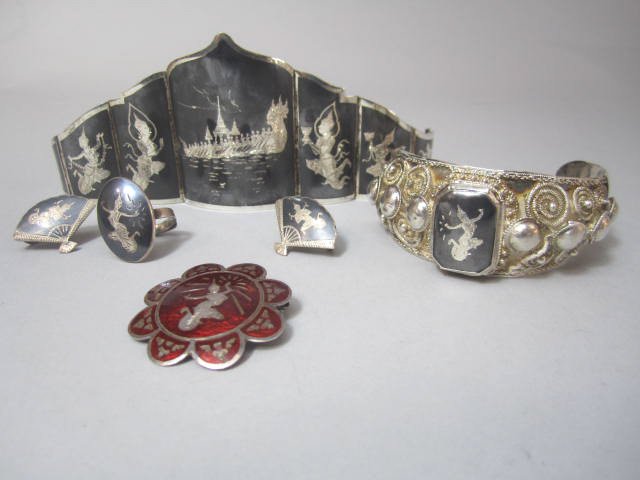 H44-1 COLLECTION OF SIAM STERLING SILVER JEWELRY