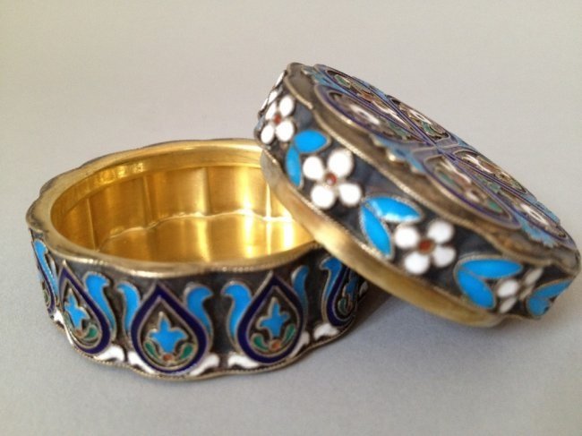 19TH CENTURY RUSSIAN ENAMEL ON SILVER BOX: 19th century Russian enamel on silver box, fully marked 84, and makers mark . Estimate $800-1.000