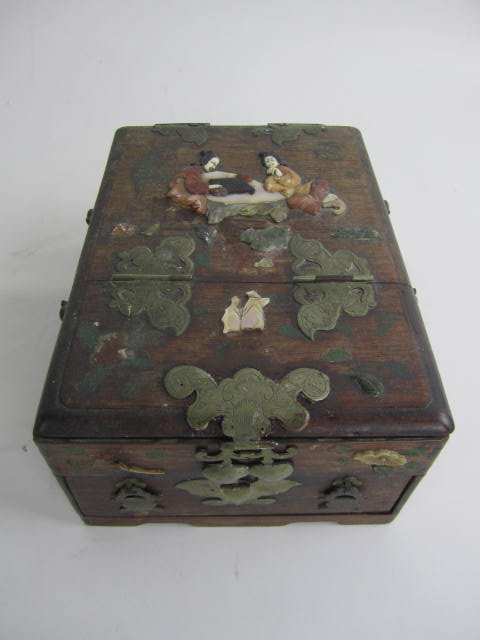 ANTIQUE CHINESE DRESSING BOX WITH MIRROR: Measures 3 1/2" tall x 8 1/4" long x 5 3/4" wide. Estimate $100 -$200. Starting bid $50
