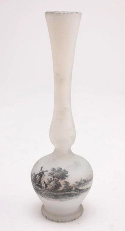 BH68 DAUM NANCY VASE: Measures 5 3/4". Estimate $1,200 - $1,800 Starting Bid $10