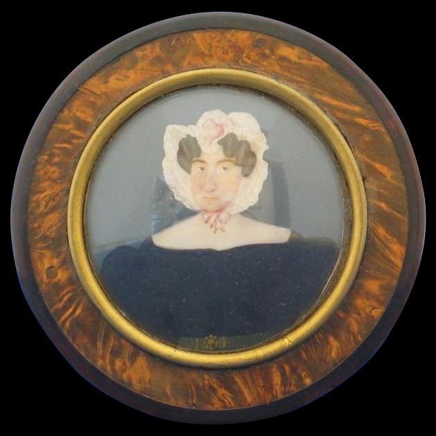 19TH C BURL WOOD AND TORTOISE SHELL SNUFF BOX: With hand painted portrait miniature under convex glass. Early 19th century American or English. Measures 3 1/2" in diameter. Estimate $300- 400. Starting Bid $10.