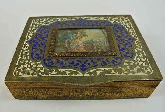 BH69 ENAMELED BOX: Has been repaired. Measures 1 1/2" x 6" x 4 1/2". Estimate $200- 300. Starting Bid $10.