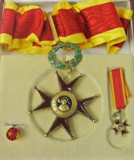 SET OF THREE ITALIAN GILT METAL HONOR BADGES: With enamel. Hallmarked Gregorius Magnus. In original box. Estimate $300- 500. Starting Bid $200.