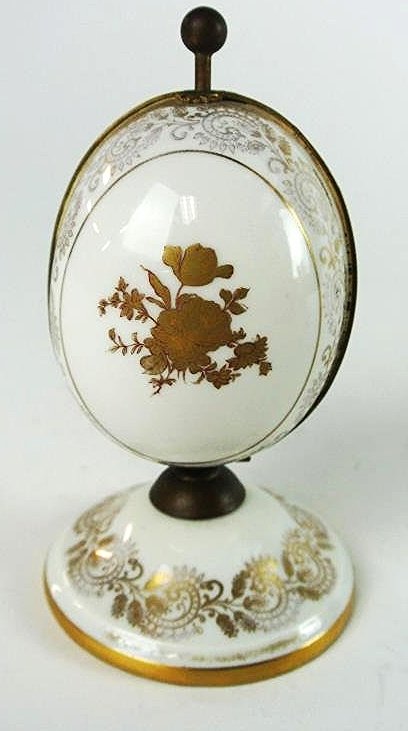 J65-12 LIMOGES PERFUME BOX: Estimate $50- 100. Starting Bid $10.