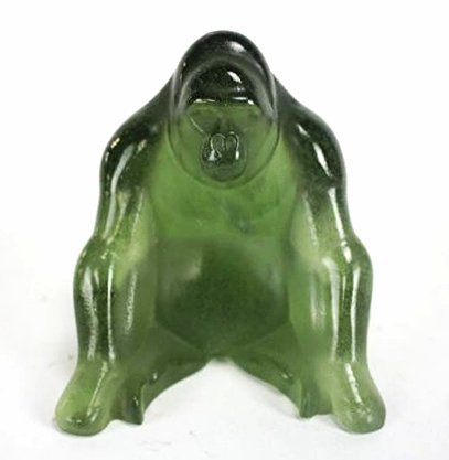 J90-7 DAUM PATE DE VERRE ART GLASS GORILLA: Measures 4". Estimate $400 - $800 Starting Bid $200