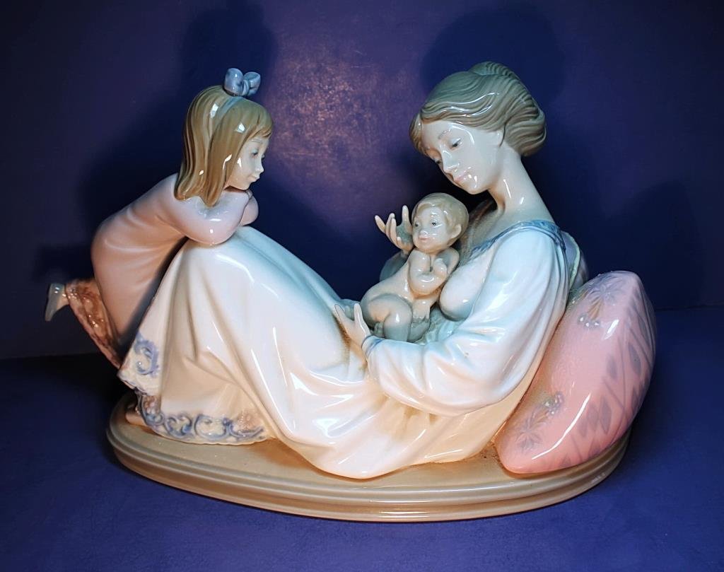 J93-31 LLADRO PORCELAIN FIGURE: "Latest Edition". Depicting a mother, child and newborn. Designed by Jose Puche and produced between 19980 and 2007. Model 1606. Marked on bottom. Excellent condition, no box. Measures 6" tall x 11" l