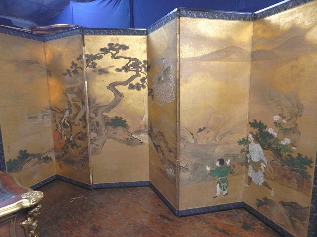 K3-6 CHINESE 6 PANEL SCREEN: Measures 68 1/2" x 153". Estimate $200 - $300 Starting Bid $100
