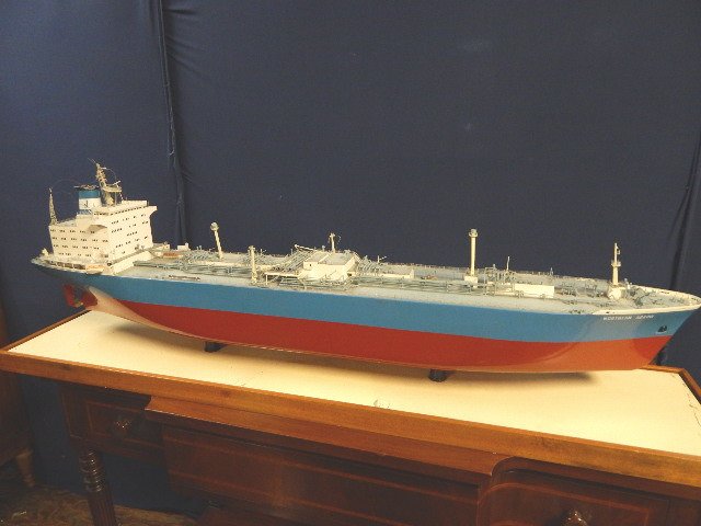 C41-5 LARGE NORTHERN ARROW TANKER MODEL ON STAND: The Northern Arrow Ship was built in 1977 By Gdynia Shipyard in Gdynia, Poland. This ship was later bought by Bergesen in 1983 and renamed Berge Arrow. Berge Arrow was scrapped in may 2001. One specif