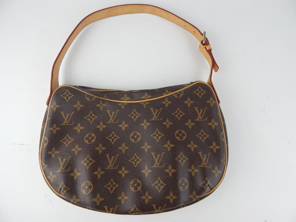 A76-20  LOUIS VUITTON STYLE PURSE (1 of 7)