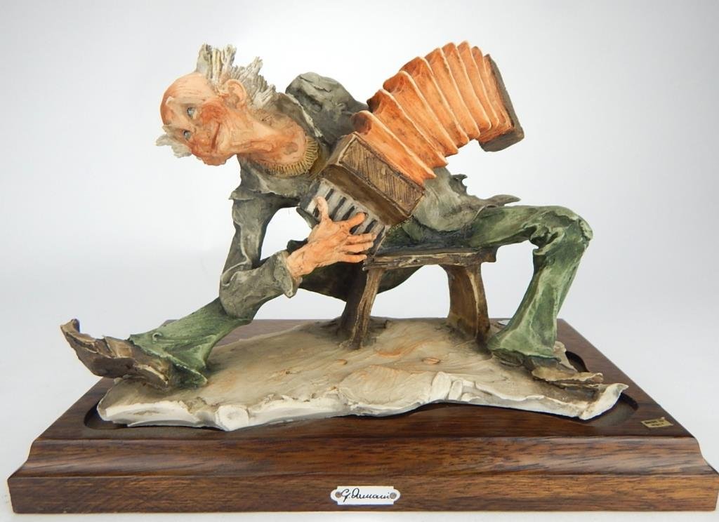 J65-118  CAPODIMONTE FIGURINE BY GIUSEPPE ARMANI (1 of 3)