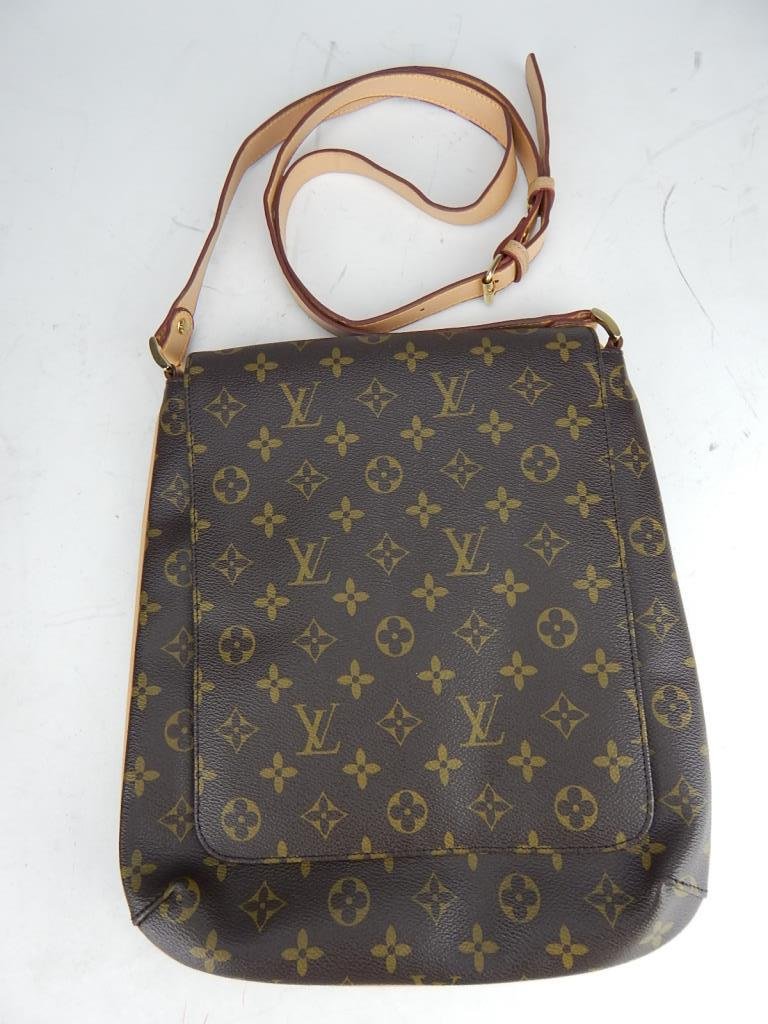 J65-9  LOUIS VUITTON STYLE MONOGRAM HAND BAG (1 of 8)