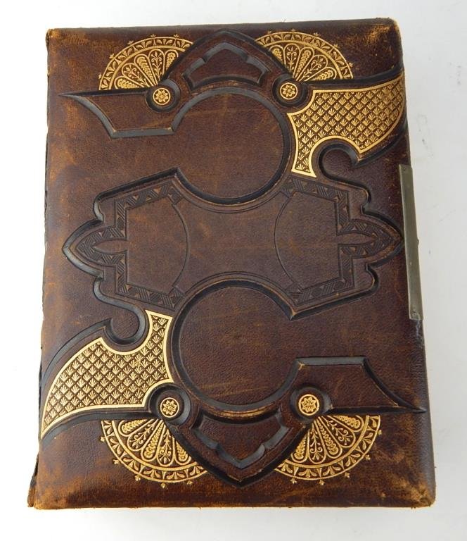 J65-48  VICTORIAN PHOTO's IN LEATHER PHOTO ALBUM (1 of 10)
