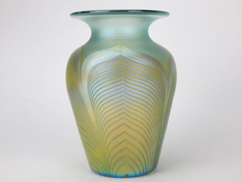 K50-14  STEVEN CORREIA  ART GLASS VASE (1 of 3)
