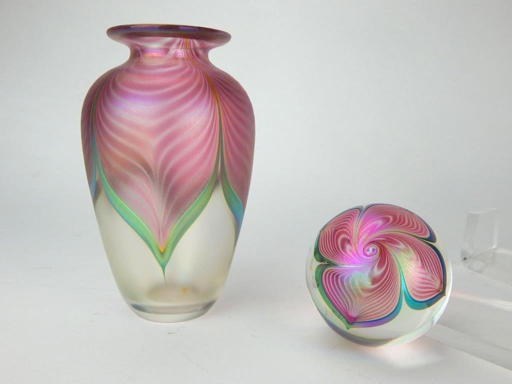 K50-7  STUART ABELMAN ART GLASS VASE & PAPERWEIGHT (1 of 5)