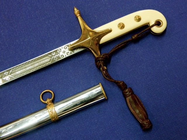 K54-1  ANTIQUE GERMAN US MARINES OFFICER's SWORD (1 of 6)