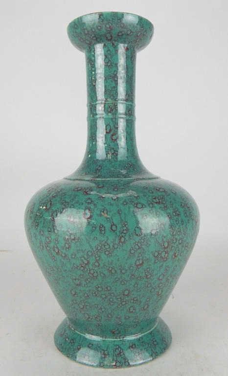 A41-33  SIGNED CHINESE PORCELAIN VASE (1 of 6)