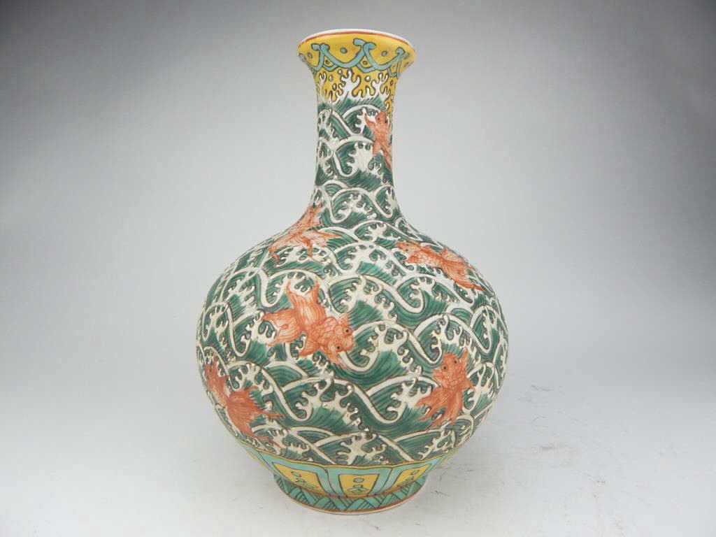 A41-51  CHINESE PORCELAIN FISH VASE (1 of 9)