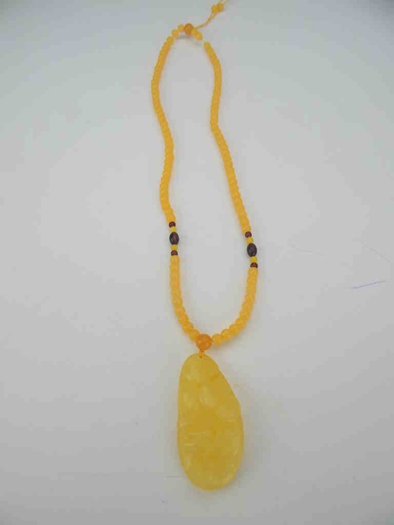 K58-14  CHINESE YELLOW AMBER NECKLACE (1 of 3)