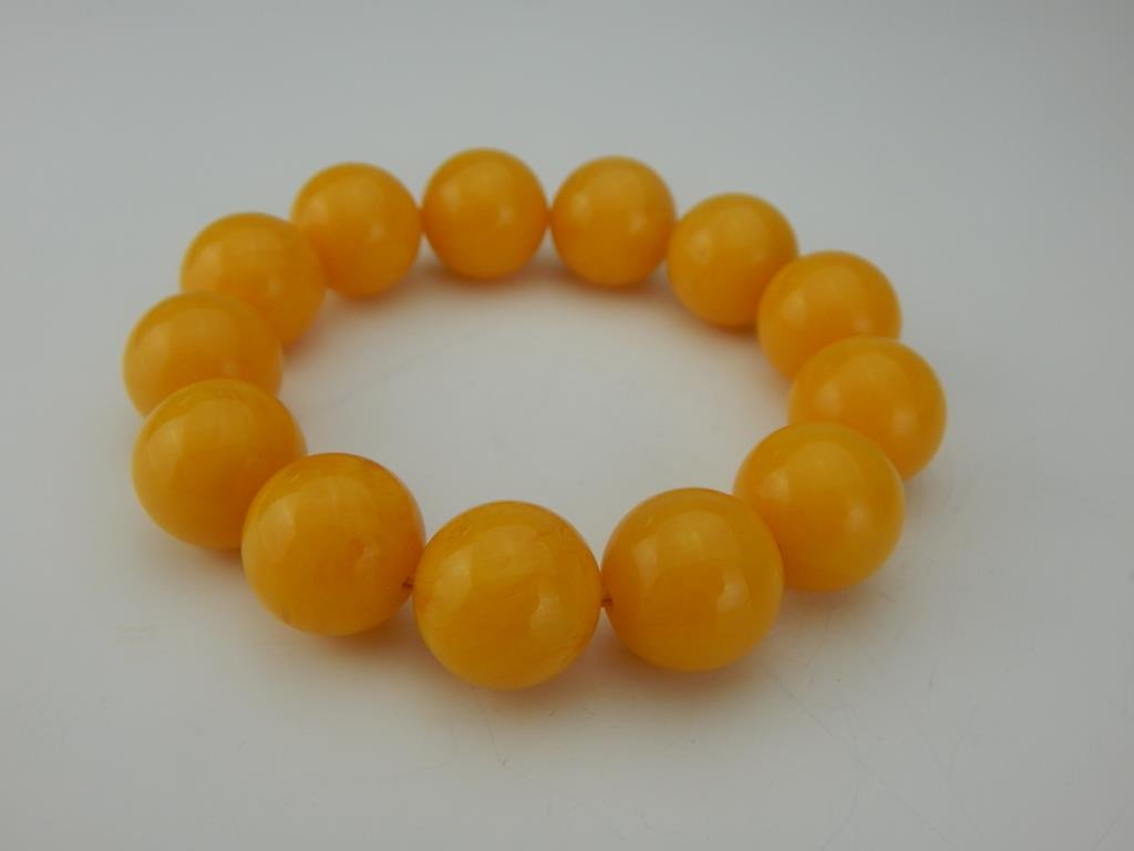 K58-18  CHINESE YELLOW AMBER BRACELET (1 of 1)