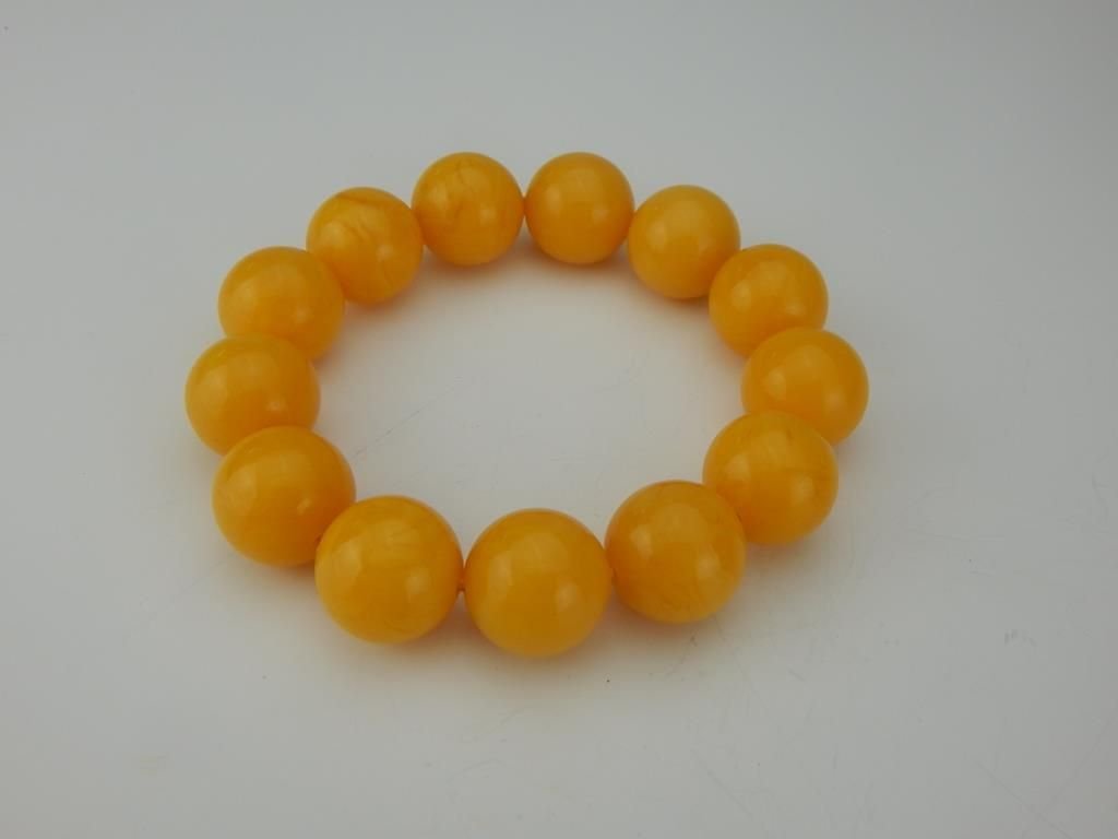 K58-19  CHINESE YELLOW AMBER BRACELET (1 of 1)