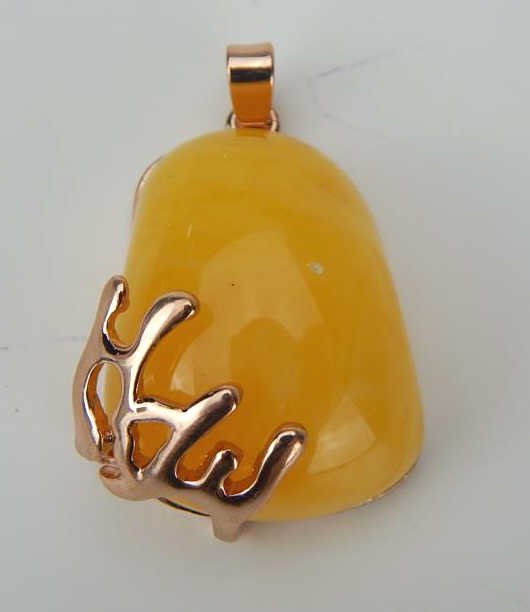 K58-21 CHINESE YELLOW AMBER PENDANT (1 of 4)