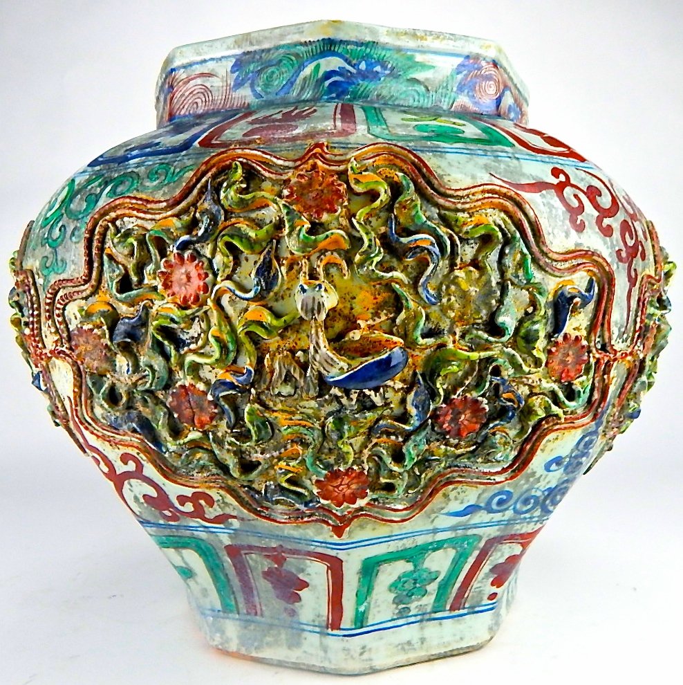 Large Chinese Porcelain Pot (1 of 8)