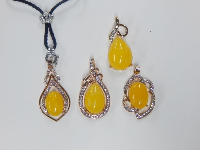 Yellow Amber Pendants (1 of 1)