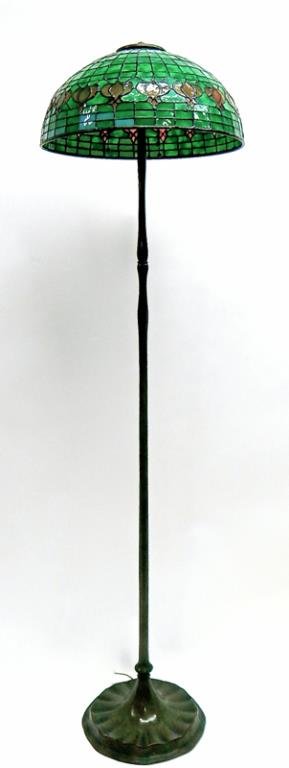 Tiffany Studios Leaded Glass "Pomegranate" Lamp (1 of 6)