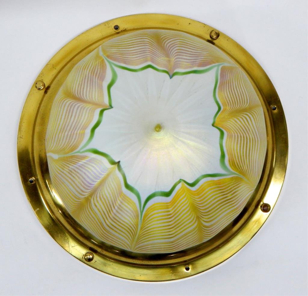 Quezal Iridescent Pulled Feather Art Glass Lamp (1 of 5)