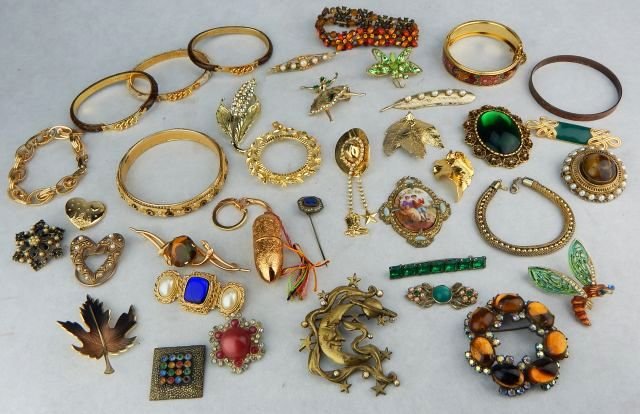 Vintage Jewelry Items (1 of 10)