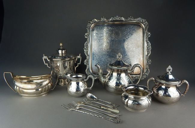 Thirteen Pieces of Decorative Silver Plated Items (1 of 9)