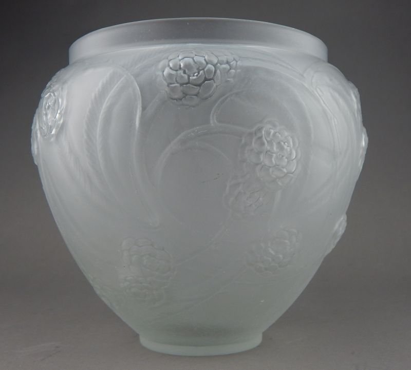 R. Lalique Ombelles Vase (1 of 7)