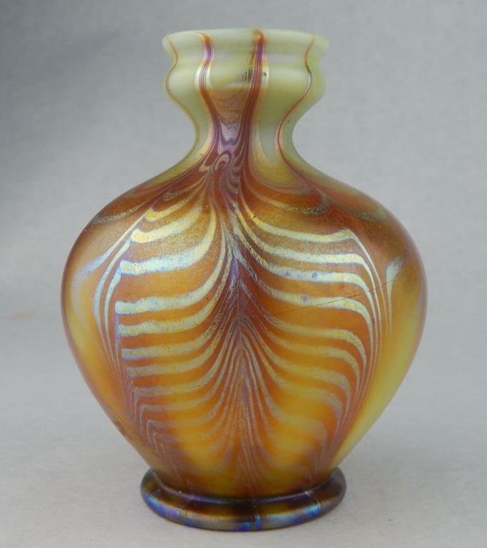 Tiffany Pulled Feather Iridescent Art Glass Vase (1 of 7)