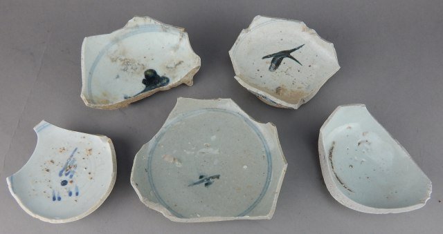 Five Old Chinese Porcelain Pieces (1 of 7)