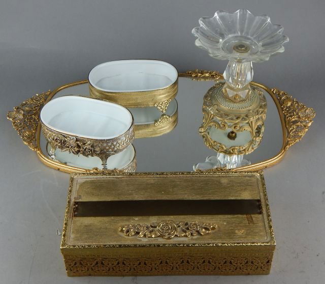 Group of Vanity Items (1 of 4)