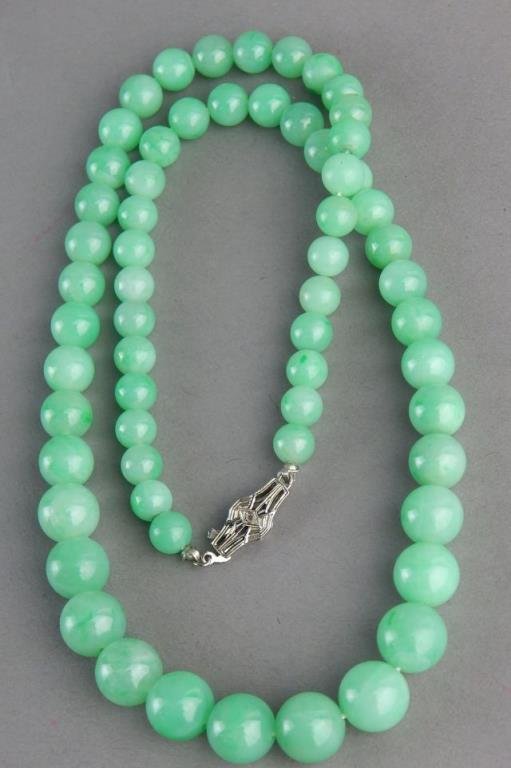 Natural Jadeite Bead Necklace (1 of 3)