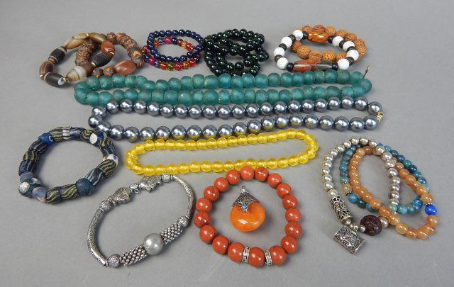 Nineteen Pieces Assorted Chinese Jewelry (1 of 6)